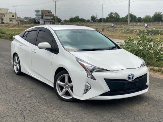 Get your Toyota Prius 2018 on easy monthly installment