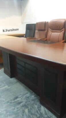 EXECUTIVE OFFICE TABLE 3/6 foot