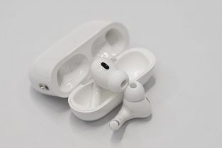 AirPods Pro Price in Pakistan (2023) – Elevate Your Listening Experience!