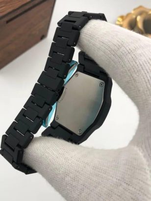 Men’s Carbon Fiber Quartz Watch with Chain Strap – 1 Pc
