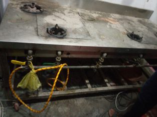 COunter with 4 burners for Sale. Price 60,000 negotiable.